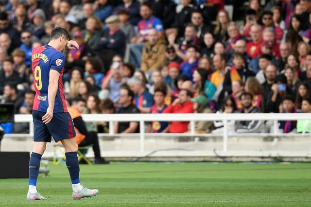 Barcelona's Polish forward Robert Lewandowski leaves the pitch injured against Celta Vigo