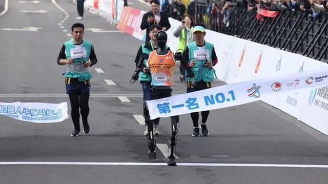 Robot marathon China.
