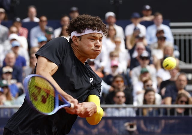 Tennis - ATP 500 - Munich Open - MTTC Iphitos, Munich, Germany - April 20, 2025 Ben Shelton of the U.S. in action during his final match against Germany's Alexander Zverev REUTERS/Michaela Stache