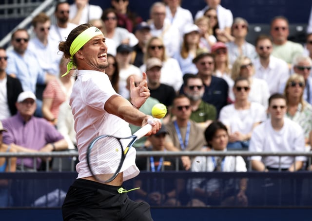 Tennis - ATP 500 - Munich Open - MTTC Iphitos, Munich, Germany - April 20, 2025 Germany's Alexander Zverev in action during his final match against Ben Shelton of the U.S. REUTERS/Michaela Stache
