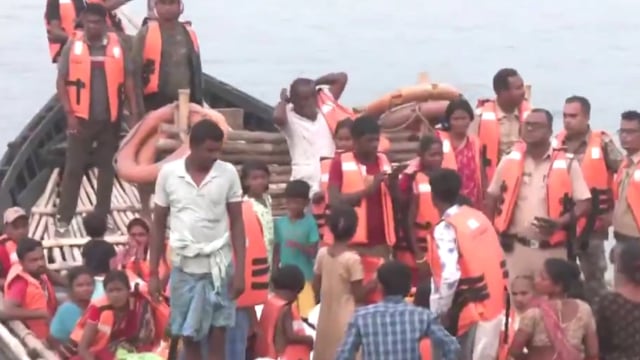 Security personnel escorted people on boats from Malda to Dhuliyan after the Murshidabad violence was under control