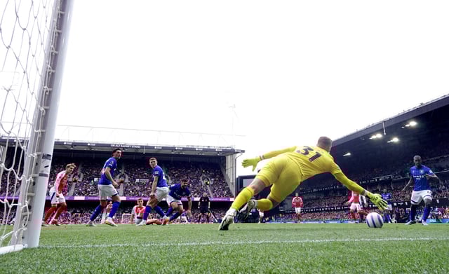 Soccer Football - Premier League - Ipswich Town v Arsenal - Portman Road, Ipswich, Britain - April 20, 2025 Arsenal's Leandro Trossard scores their first goal REUTERS/David Klein EDITORIAL USE ONLY. NO USE WITH UNAUTHORIZED AUDIO, VIDEO, DATA, FIXTURE LISTS, CLUB/LEAGUE LOGOS OR 'LIVE' SERVICES. ONLINE IN-MATCH USE LIMITED TO 120 IMAGES, NO VIDEO EMULATION. NO USE IN BETTING, GAMES OR SINGLE CLUB/LEAGUE/PLAYER PUBLICATIONS. PLEASE CONTACT YOUR ACCOUNT REPRESENTATIVE FOR FURTHER DETAILS..