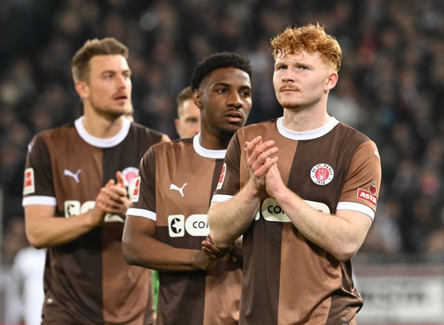 Soccer Football - Bundesliga - St. Pauli v Bayer Leverkusen - Millerntor-Stadion, Hamburg, Germany - April 20, 2025  St. Pauli's Robert Wagner after the match REUTERS/Carmen Jaspersen
