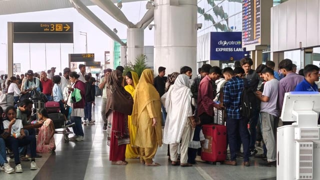 At least 225 arrivals and 357 departures were delayed, according to data available from Flightradar24. (Vipin Kumar/HT Photo)