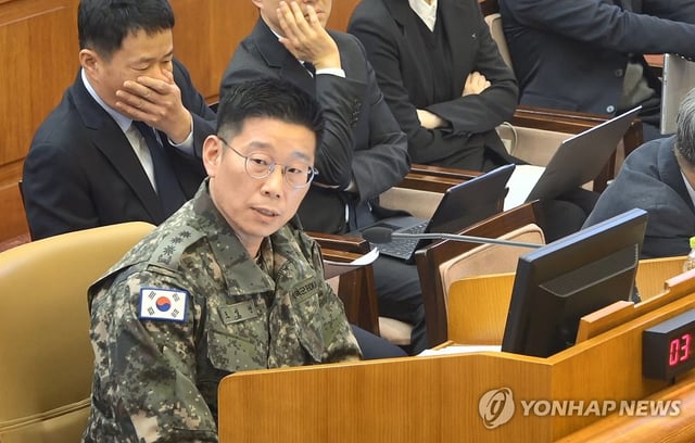 Cho Sung-hyun, commander of the First Security Group of the Capital Defense Command, testifies during then President Yoon Suk Yeol's impeachment trial at the Constitutional Court in Seoul on Feb. 13, 2025, in this photo provided by the court. (PHOTO NOT FOR SALE) (Yonhap)