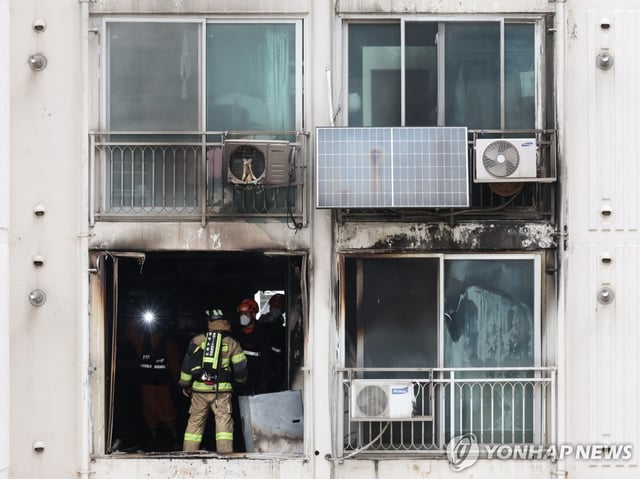 Firefighters inspect an apartment building in Seoul's Gwanak district that caught fire on April 21, 2025. (Yonhap)