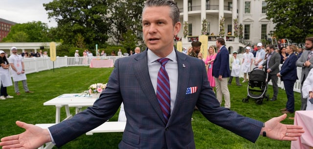 US-Verteidigungsminister Pete Hegseth am Montag vor dem Weißen Haus