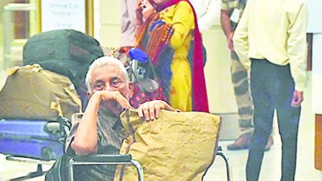 Mumbai, India - April 27, 2023: Indians evacuated under operation Kaveri from conflict-ridden Sudan, arrive at Mumbai International Airport, in Mumbai, India, on Thursday, April 27, 2023. (Photo by Vijay Bate/HT Photo) (HT PHOTO)