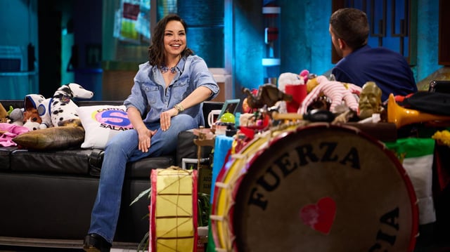 Chenoa durante la entrevista con David Broncano en La Revuelta.