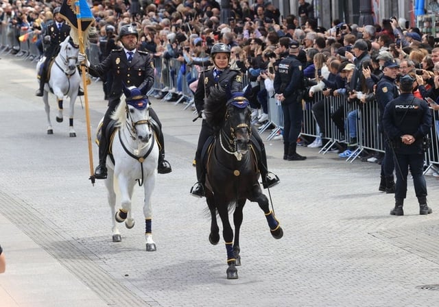 Momento del desfile del Dos de Mayo del año 2024, en la Puerta del Sol