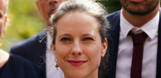 Lucie Castets, candidate du NFP au poste de Premier ministre, quitte l’Elysée après une rencontre avec le président Emmanuel Macron, le 26 août 2024 à Paris