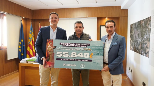 Donación del torero Enrique Ponce a Chiva