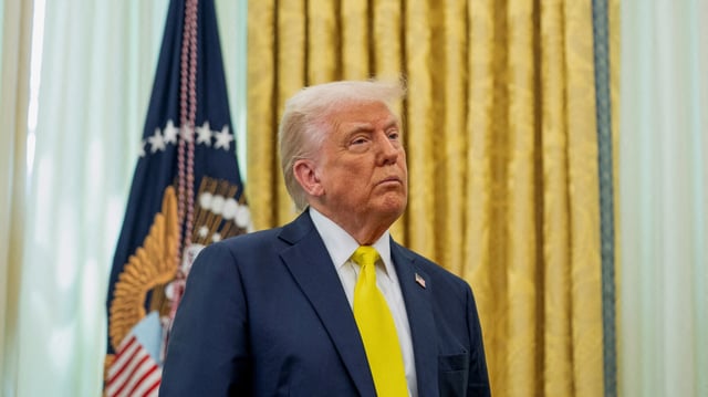 Le président américain Donald Trump dans le Bureau ovale à Washington DC, États-Unis, le 18 avril 2025.
