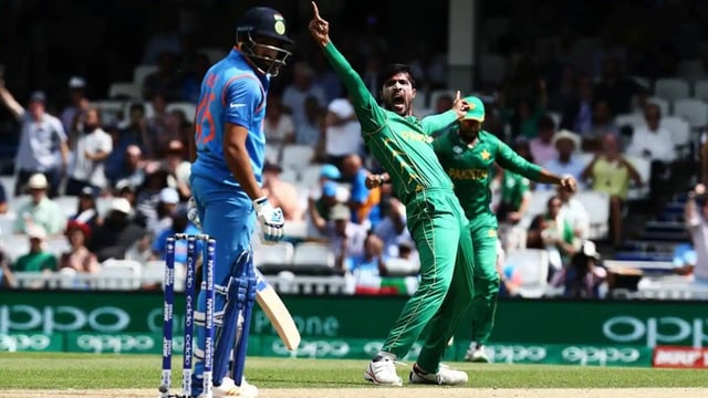 Mohammad Amir reacts after dismissing Rohit Sharma in the 2017 Champions Trophy.