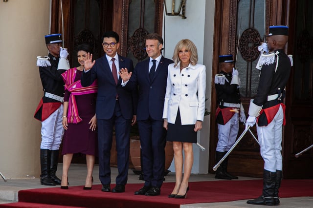 Le président de Madagascar Andry Rajoelina et Emmanuel Macron à Antananarivo, Madagascar, le 23 avril 2025.