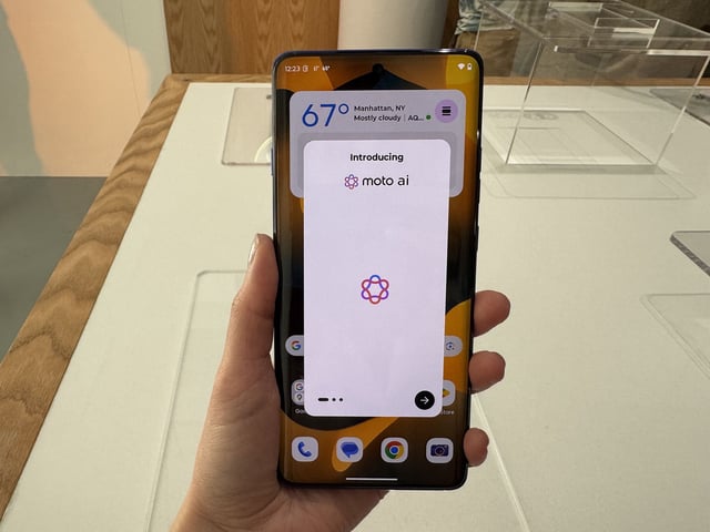 Motorola’s Razr Ultra includes AI software from Perplexity, Meta, Microsoft and Google.