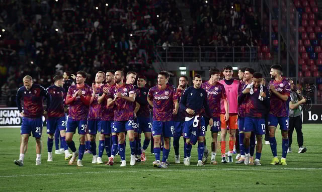 Soccer Football - Coppa Italia - Semi Final - Second Leg - Bologna v Empoli - Stadio Renato Dall'Ara, Bologna, Italy - April 24, 2025 Bologna players celebrate after the match REUTERS/Jennifer Lorenzini