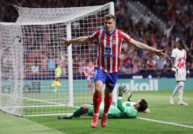 Soccer Football - LaLiga - Atletico Madrid v Rayo Vallecano - Metropolitano, Madrid, Spain - April 24, 2025 Atletico Madrid's Alexander Sorloth celebrates scoring their first goal REUTERS/Isabel Infantes