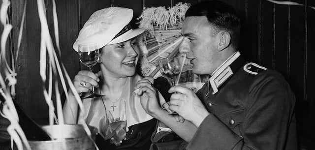 Unwillig? Deutsches Paar am Silvesterabend 1938/39