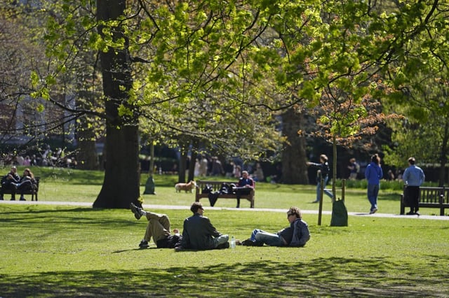 People enjoying the sunny weather in St James&#39;s Park in London (Photo: Jordan Pettitt/PA)