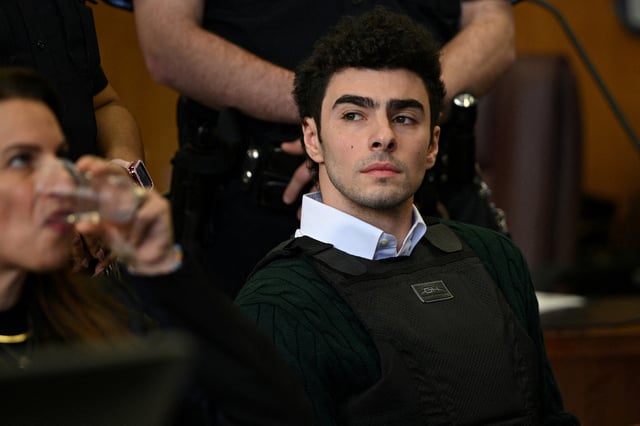Luigi Mangione, the suspect in the killing of UnitedHealth Group chief executive Brian Thompson, appears in Manhattan Supreme Court on New York state murder and terrorism charges in New York City, U.S., February 21, 2025. Curtis Means/Pool via REUTERS/File Photo