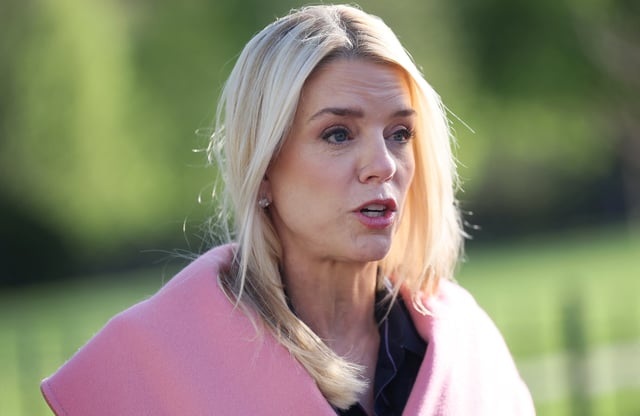 U.S. Attorney General Pam Bondi speaks to members of the media at the White House in Washington,DC, U.S., April 8, 2025. REUTERS/Leah Millis/File Photo