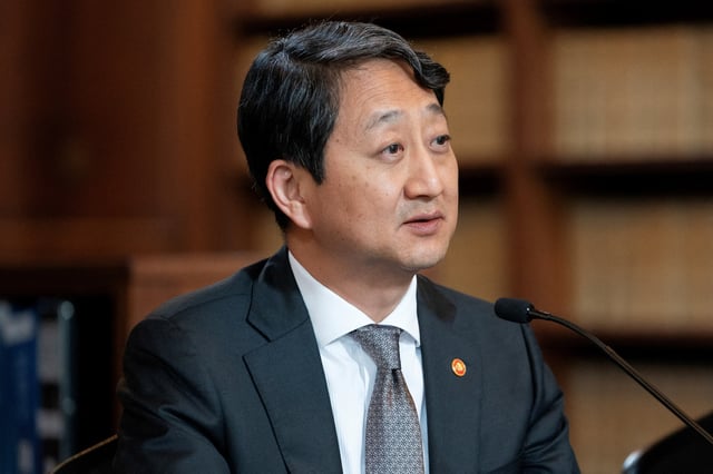 South Korea’s Minister of Trade, Industry and Energy Ahn Duk-geun speaks during a meeting with U.S. Commerce Secretary Gina Raiimondo and Japan’s Economy, Trade and Industry Minister Ken Saito as part of an inaugural Trilateral Commerce and Industry Ministerial Meeting at the Commerce Department in Washington, U.S., June 26, 2024. REUTERS/Nathan Howard/File Photo