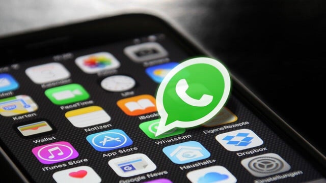 Manche Formulierungen, die du bei WhatsApp nutzt, verraten dein Alter.