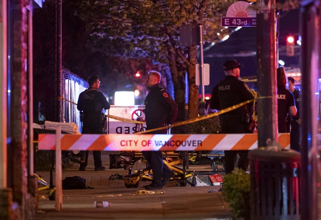 Ein Mann hat – anscheinend gezielt – seinen Wagen in eine Menschenmenge in Vancouver gesteuert.