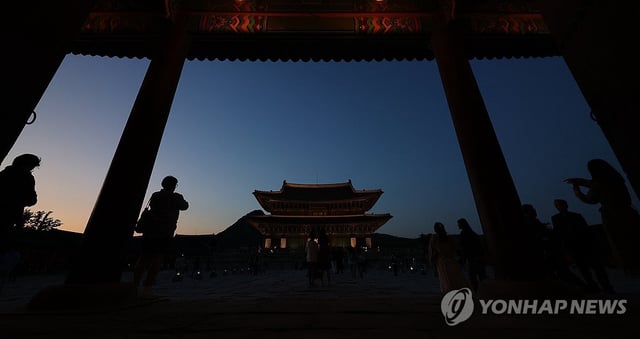 An undated file photo of Gyeongbok Palace at night (Yonhap)