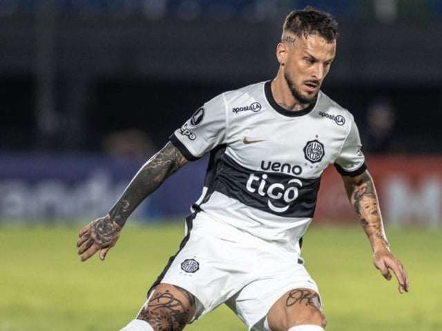 Darío Benedetto se perderá el partido de este lunes con Sportivo Trinidense y podría ausentarse también del clásico ante Cerro Porteño del próximo fin de semana.