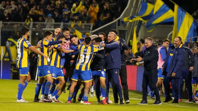 El festejo del gol de Copetti, el último de Rosario Central en el Gigante de Arroyito, del 3-0 a Instituto. Ahora se vendrá Independiente.
