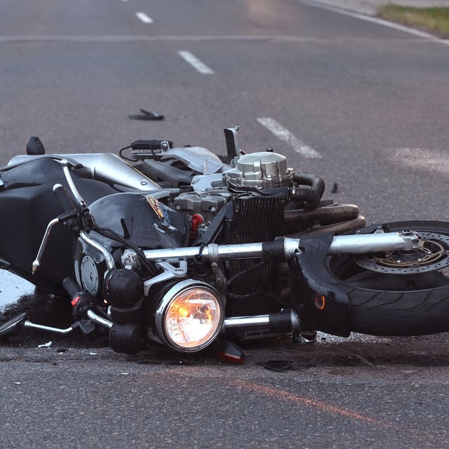 Motorradunfall bei Sterpersdorf: Biker verletzt - Unfallverursacher gesucht