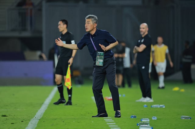 Soccer Football - Asian Champions League - Quarter Final - Kawasaki Frontale v Al Sadd - Prince Abdullah Al-Faisal Sports City Stadium, Jeddah, Saudi Arabia - April 27, 2025 Kawasaki Frontale coach Shigetoshi Hasebe reacts REUTERS/Stringer