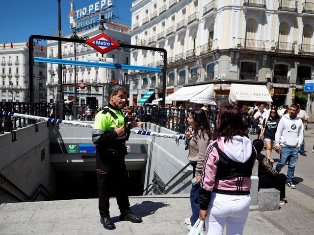 El corte de suministro eléctrico dejó sin servicio el metro de Madrid. Foto: EFE