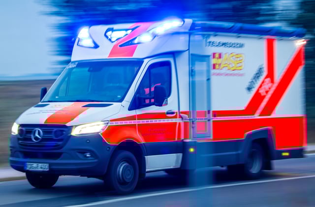 Ein Rettungswagen im Einsatz (Symbolbild).