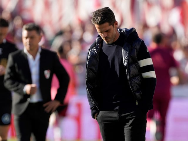 Fernando Gago, Boca Juniors' coach, reacts during a local tournament soccer match against River Plate in Buenos Aires, Argentina, Sunday, April 27, 2025. (AP Photo/Gustavo Garello)