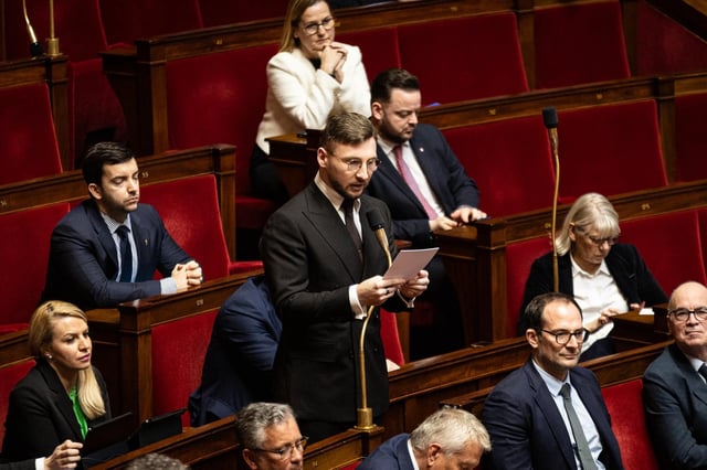 Maxime Amblard, député du Rassemblement national et ancien ingénieur en physique nucléaire, préférerait, comme son parti, que les investissements concernent le nucléaire plus que les énergies renouvelables.