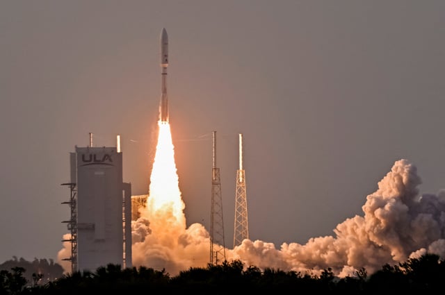 Le décollage de la fusée Atlas V du groupe United Launch Alliance (ULA), qui regroupe Boeing et Lockheed Martin, transportant les satellites, a eu lieu à 19h01 locales à Cap Canaveral, en Floride.