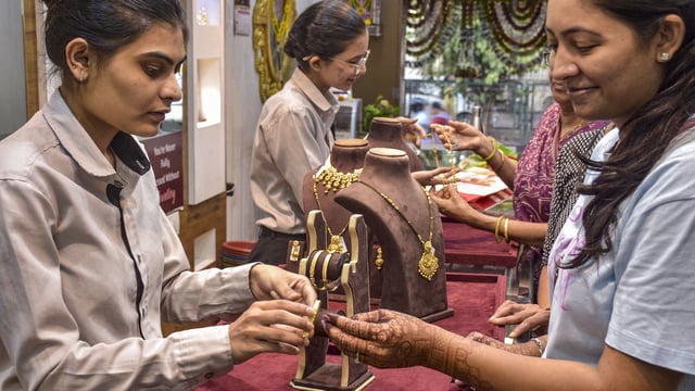 Akshaya Tritiya 2025: Purchasing items like gold and silver is believed to invite prosperity on this day.