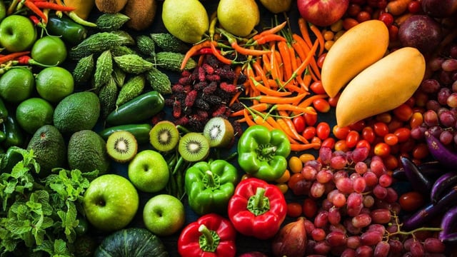Las frutas y verduras no necesitan del freezer para conservarse. 