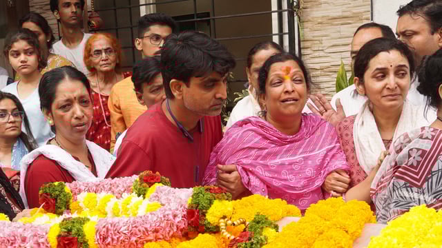 Family members of Santosh Jagdale, who was killed in the Pahalgam terror attack, after his mortal remains were brought to his residence in Pune.