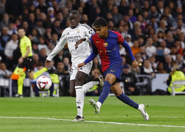 Soccer Football - LaLiga - Real Madrid v FC Barcelona - Santiago Bernabeu, Madrid, Spain - October 26, 2024 FC Barcelona's Lamine Yamal in action with Real Madrid's Ferland Mendy REUTERS/Susana Vera