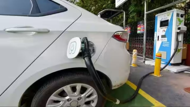 Subsidy, toll waiver, tax benefit: Maharashtra okays new electric vehicle policy