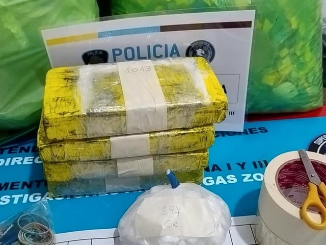 Parte de la cocaína incautada durante el operativo en La Carbonilla. Foto Policía de la Ciudad.