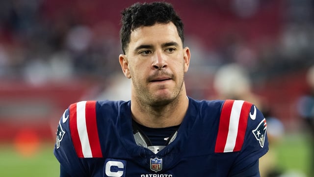 Dec 15, 2024; Glendale, Arizona, USA; New England Patriots long snapper Joe Cardona (49) against the Arizona Cardinals at State Farm Stadium. Mandatory Credit: Mark J. Rebilas-Imagn Images