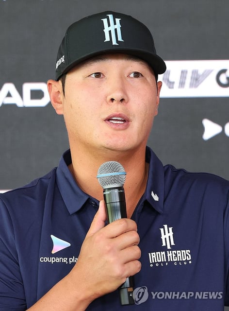 Danny Lee of New Zealand, a member of the Iron Heads Golf Club in LIV Golf, speaks during a press conference ahead of LIV Golf Korea at Jack Nicklaus Golf Club Korea in Incheon, west of Seoul, on April 30, 2025. (Yonhap)