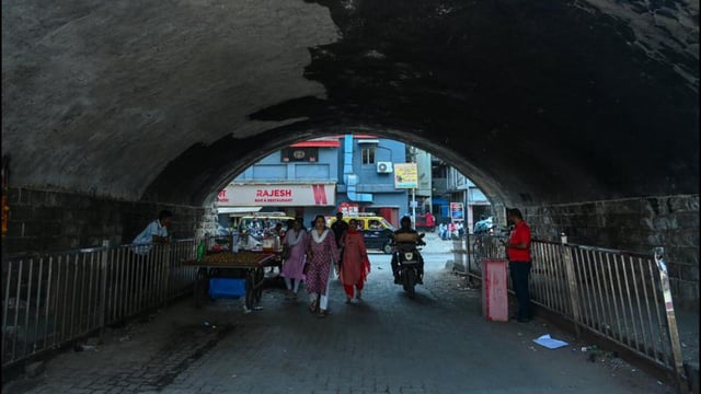 The Elphinstone bridge was supposed to be closed to traffic from Monday. But on Friday, residents of the remaining 17 buildings staged a protest, fearing damage to their buildings during construction work (Hindustan Times)