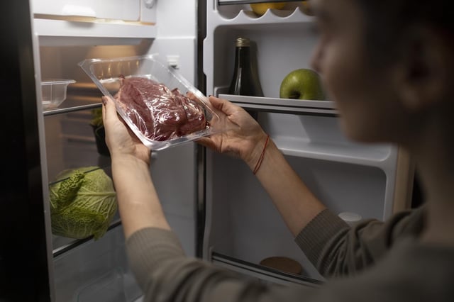 Las carnes pueden verse seriamente afectadas en una nevera sin funcionar.