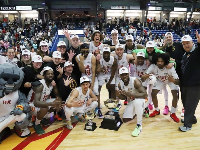 Sudbury Five defeated the Windsor Express in basketball championship final action at the Sudbury Community Arena in Sudbury, Ont. on Tuesday April 29, 2025. John Lappa/Sudbury Star/Postmedia Network